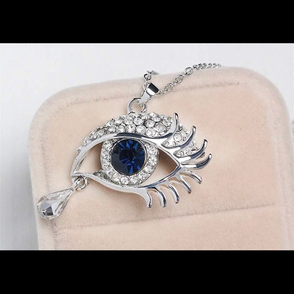 ⭐️SALE⭐️ NEW Magic Eyes Eyelashes Teardrop Pendant Necklace - Picture 4 of 7
